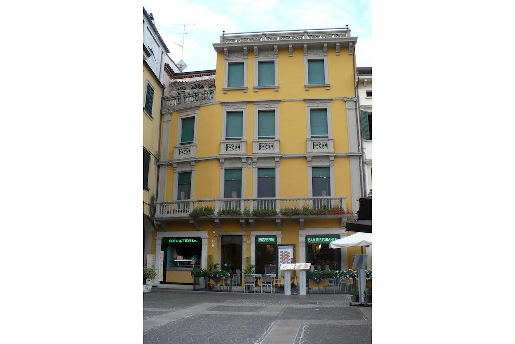 Aparthotel All'Orologio Peschiera del Garda Exterior foto